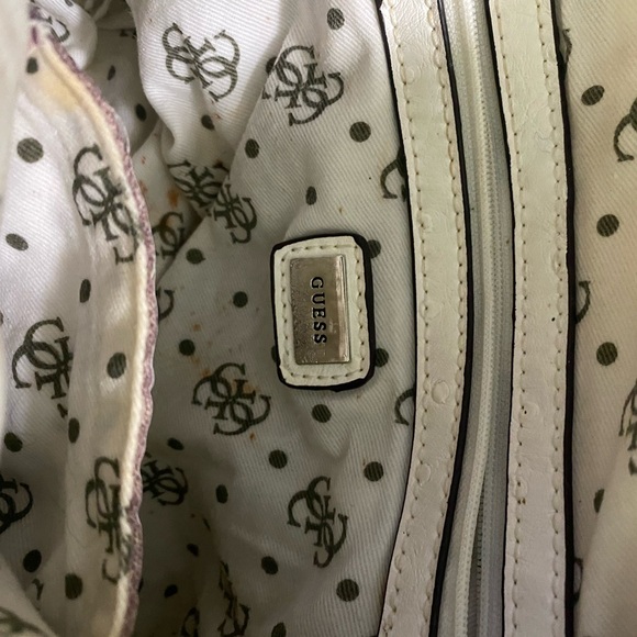 Guess bag! Med/large. Great condition. - Picture 5 of 8